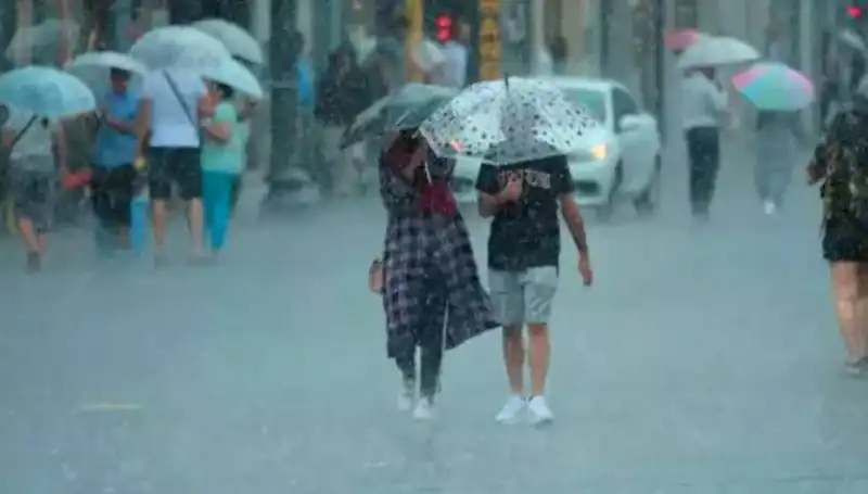 İstanbul'da Sağanak Yağış, Yangın Bölgesinde Kuvvetli Rüzgar Tehlikesi!