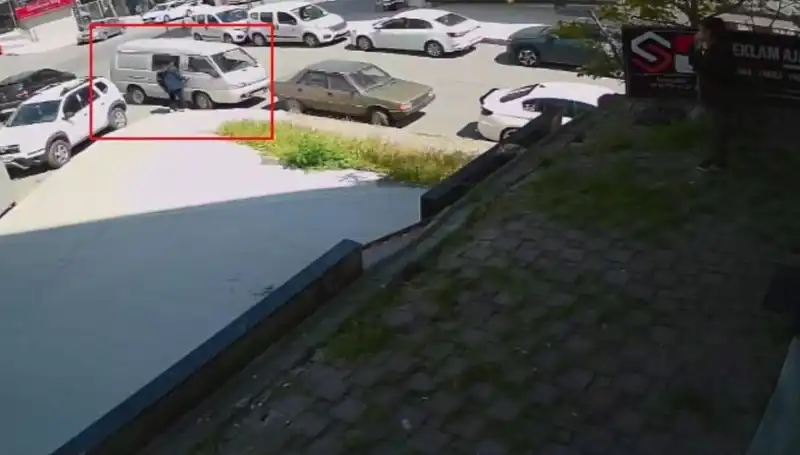 Aracını Çalmak İsteyen Hırsız Suçüstü Yakalandı: Olayın Detayları Şaşırttı