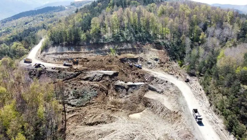 Kastamonu-Çatalzeytin Kara Yolunda Meydana Gelen Heyelan: Trafik Durma Noktasına Geldi