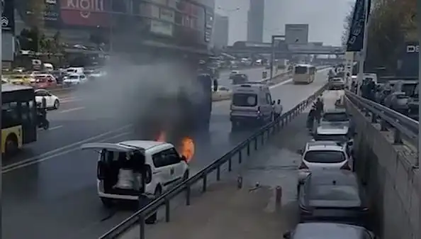 Yanan Araç Yangınına TOMA ile Müdahele: O Anlar Görüntülendi!