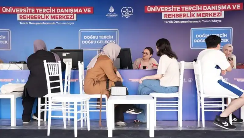 İstanbul'da Yeni İBB Tercih Danışma ve Rehberlik Merkezleri Açıldı