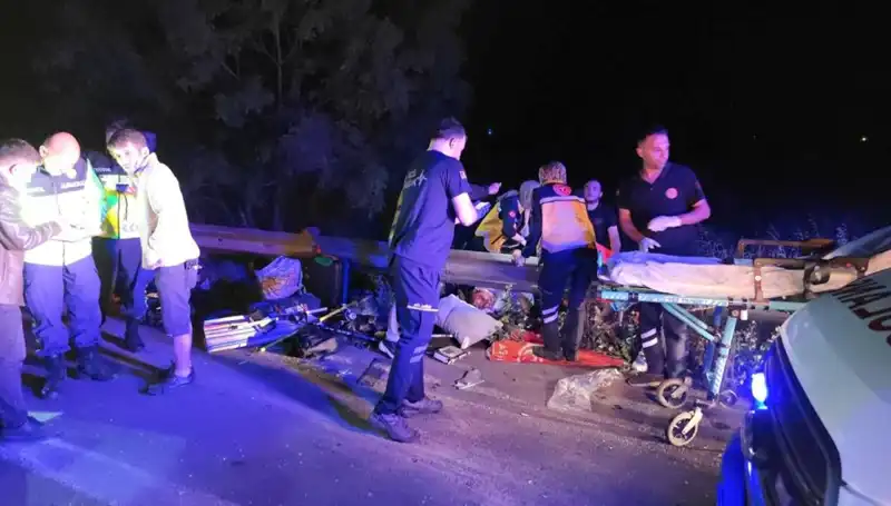 Dikkatsiz Şoförün Yüzünden Minibüs Kazasında Yaralananlar Şokta!