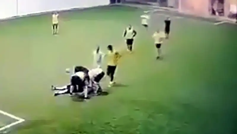 Adana'da Halı Saha Faciası: 3 Çocuk Babası Hayatını Kaybetti