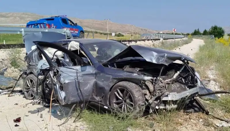 Sivas'ta Çifte Trafik Kazası: 9 Yaralı ile Korku Dolu Anlar!