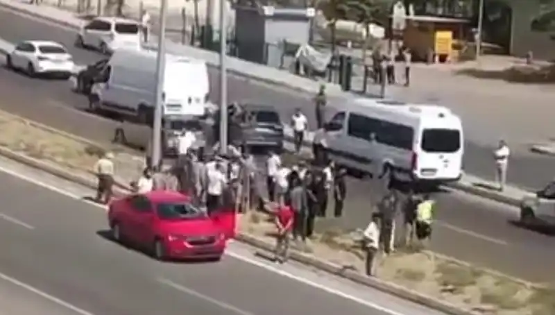 Yolun Karşısına Geçen Yayaya Otomobil Çarptı: Şok Edici Kaza Detayları