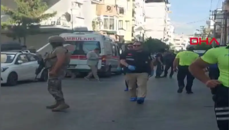 İzmir’deki Silahlı Saldırıda İki Kahraman Polis Şehit Oldu