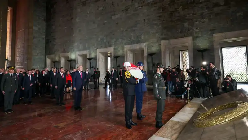 : Anıtkabir'de Devlet Erkanının Duygusal Anları ve Anma Töreni