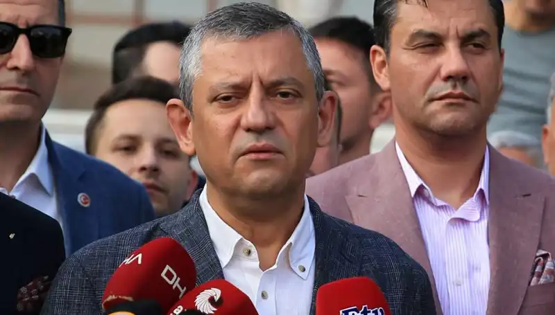 Özgür Özel: "Demokrasiye Fırtına Gibi Geliyorlar"