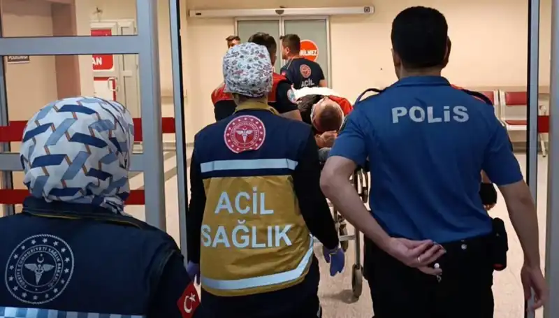Acil Durum! Polis Ekipleri Kaza Yaptı, İki Kişi Yaralı