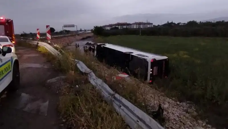 Manisa'da Feci Yolcu Otobüsü Kazası: Yaralıların Durumu Gelişiyor!