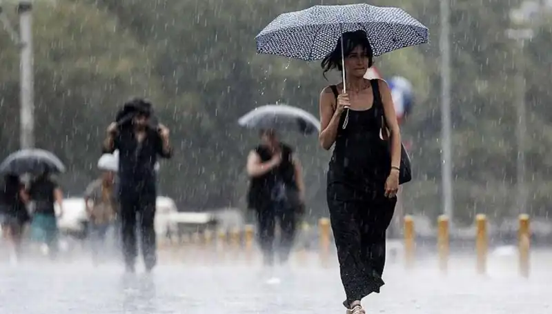İstanbul ve Ankara'ya Yağışı Hızla Çekiyor: 25 İlde Sağanak Bekleniyor