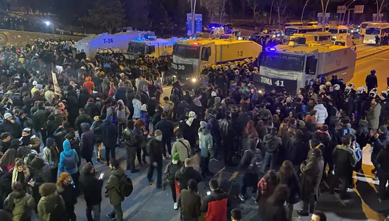 Öğrenciler İstanbul ve Ankara'da İmamoğlu İçin Sokaklara Döküldü!