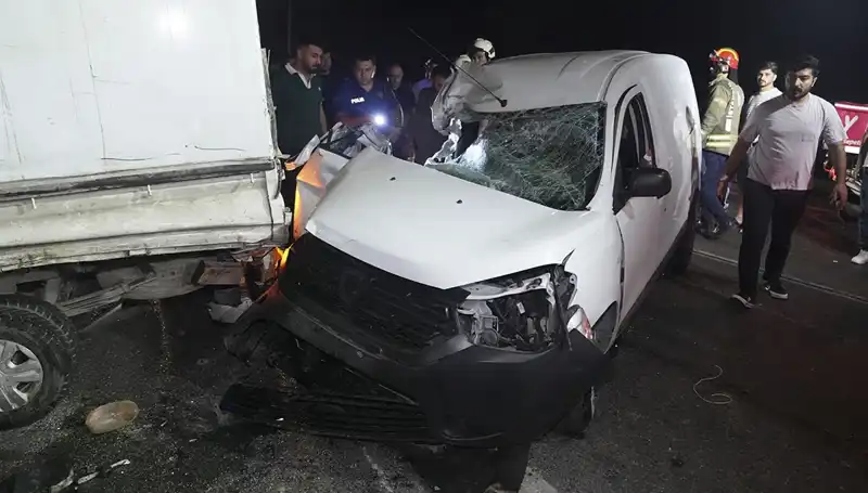 İstanbul'da Trafik Kazası: 3 Yaralı, Güvenli Sürüşün Önemi Bir Kez Daha Ortaya Çıktı