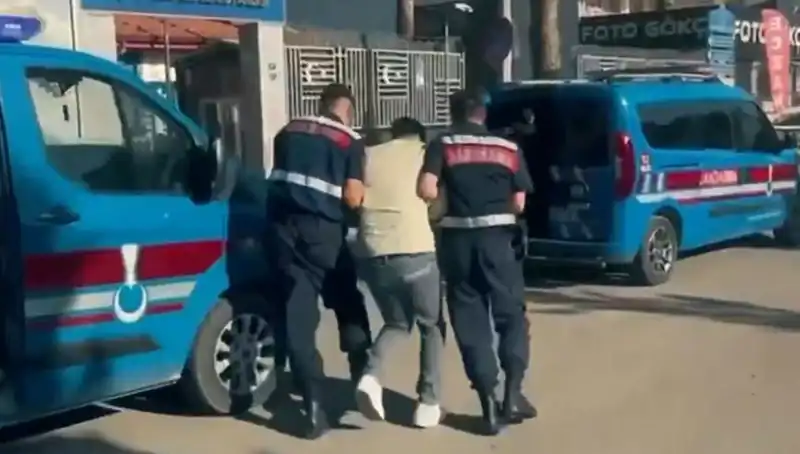 Türkiye’de 10 İlde Suç Çetelerine Operasyon: 74 Kişi Gözaltında
