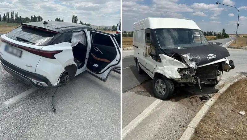 Çorum’da Korkutan Kaza: İki Araç Kafa Kafaya Çarpıştı!