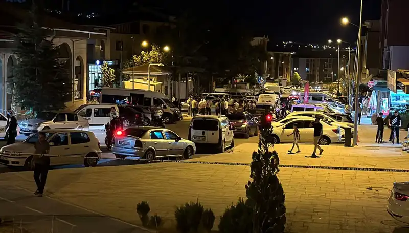 İki Ailenin Kavgası Hastaneye Taşıdı: 1 Ağır Yaralı