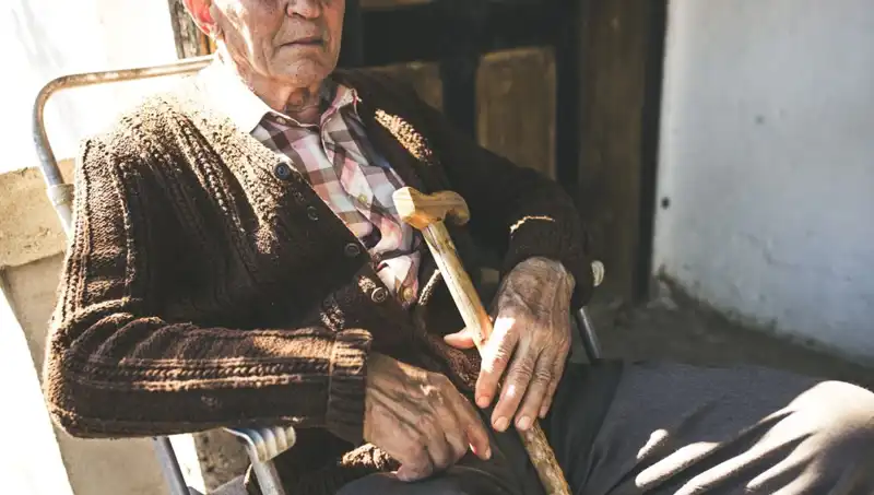 Yalnızlık ve İlgisizlik: 100 Yaş Üstü Bireylerde Depresyonun Korkunç Etkileri