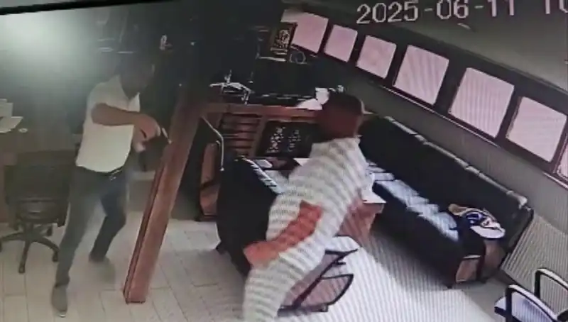 Alacak Verecek Meselesi Kanlı Bitti: İş İnsanı Kalfa Tarafından Öldürüldü!