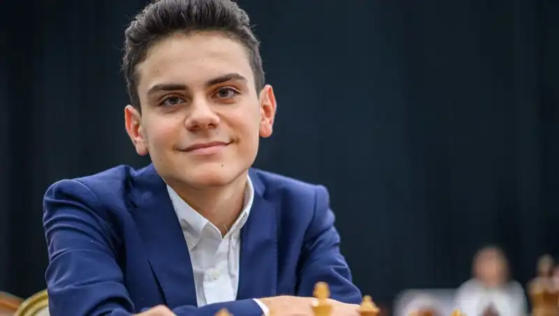 16 Yaşında Tarihe Geçen Genç Sporcu, Dünya Şampiyonunu Yendi!