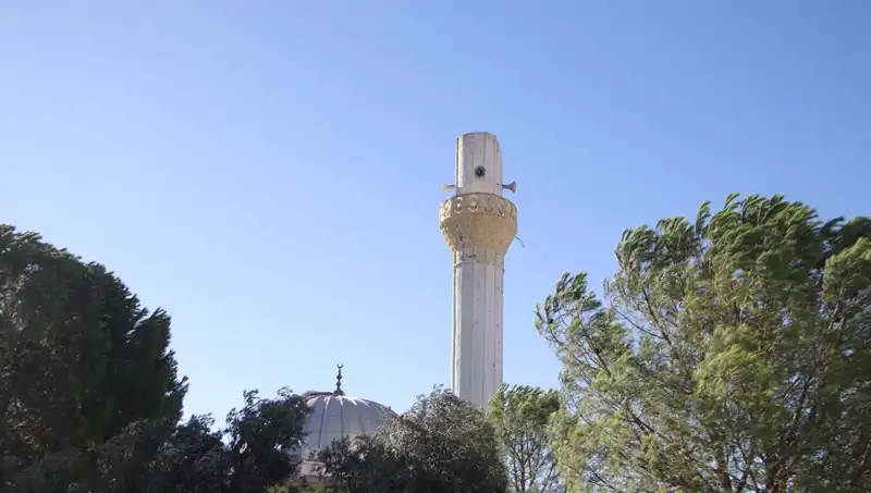 Muğla’da Fırtına: Minare Külahları ve Çatıların Havada Uçuştuğu Anlar