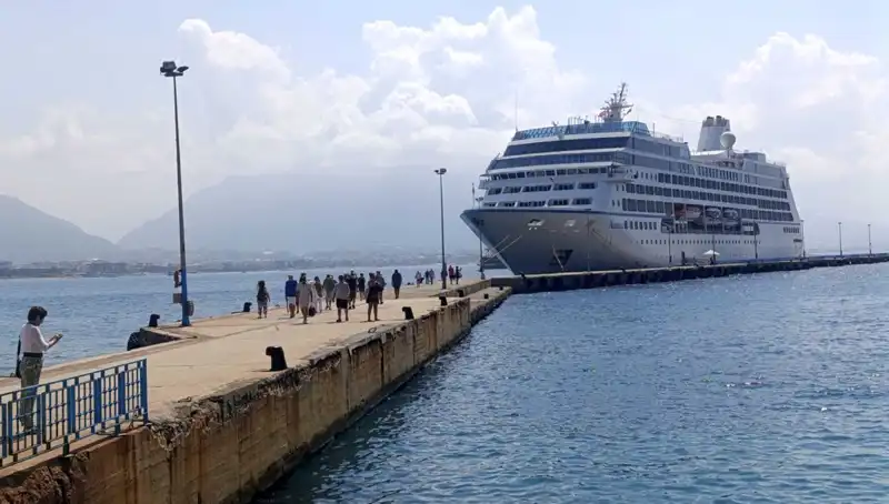 Alanya'da Denizde Bir Güneş: ABD'li Turistlerden Yoğun İlgi!