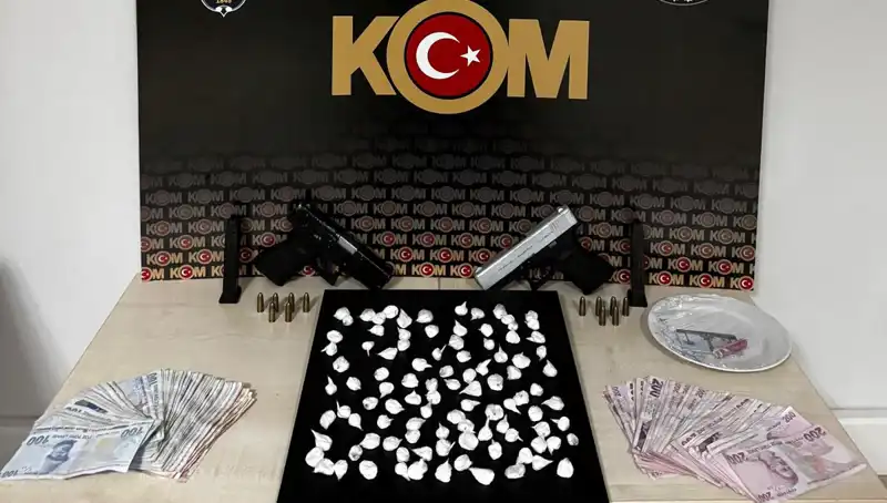 Çeşme'de Silahlı Saldırı: Üç Kişi Gözaltına Alındı, Olayın Perde Arkası