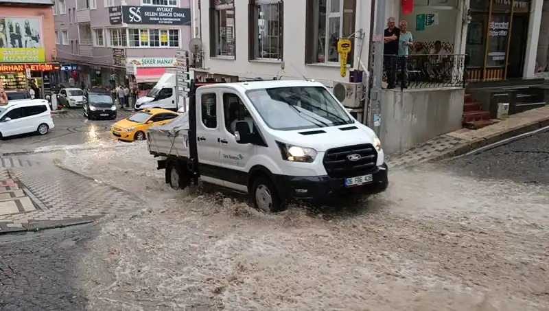 10 Dakikalık Sağanak, Kentte Su Baskınlarına Neden Oldu!