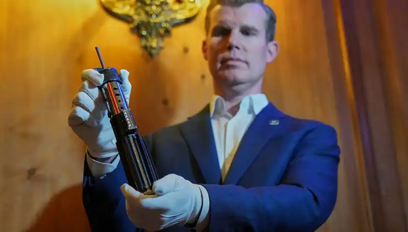 Darth Vader'ın Işın Kılıcı, Rekor Fiyata Satıldı!