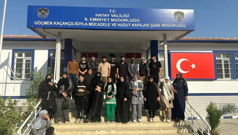 Gizli Yolculuk: Minibüste 24 Göçmen Yakaladı!