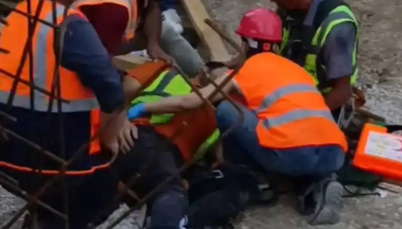 Adana'da İnşaatta Yaşanan Kaza, İki İşçi Yaralandı