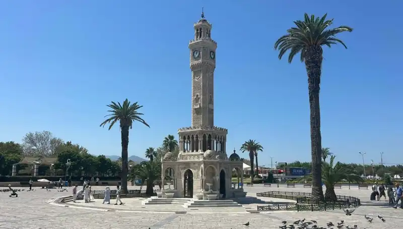 İzmir’de Hava Sıcaklığı Rekor Kırıyor: Meydanlar Neden Boş Kaldı?