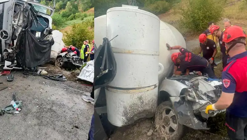 Betona Doymayan Şehirde Feci Kaza: Beton Mikseri Otomobilin Üzerine Devrildi
