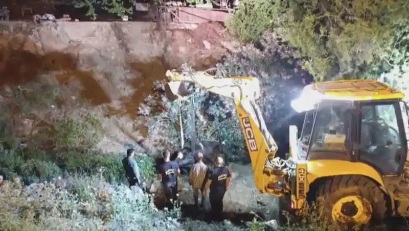 Hatay'da Hayvanseverler İneği Kurtarmak İçin Seferber Oldu!