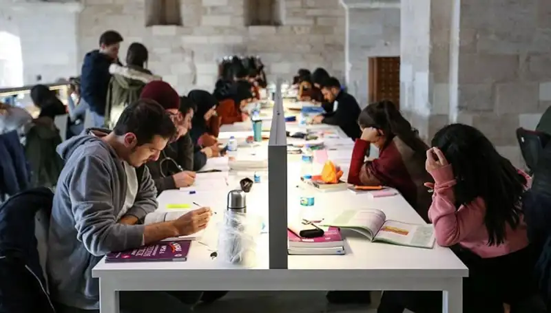Üniversitelerin 2023-2024 Eğitim Dönemi Başlangıç Tarihleri Belli Oldu!