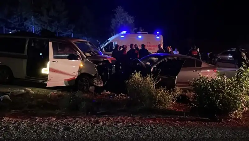 Ters Yön Faciası: Kafa Kafaya Çarpışmanın Sırasında Can Pazarı Yaşandı