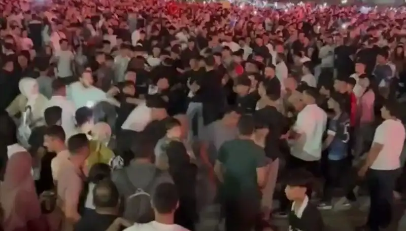 Bıçaklı Kavga Konserini Kana Buladı: Üç Kişi Yaralı
