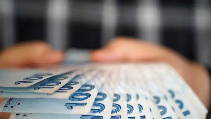 Emekli Promosyon Kampanyaları 2025: Bankalar Hangi Avantajları Sunuyor?