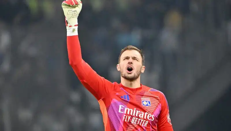 "1 Mart 2025 - Türkiye'nin Büyük Futbol Kulüplerine Transfer Şoku!"