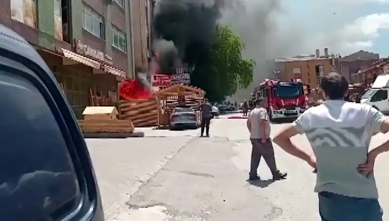 Ankara’da İş Yerlerinde Çıkan Yangın, Korku Dolu Anlar Yaşattı
